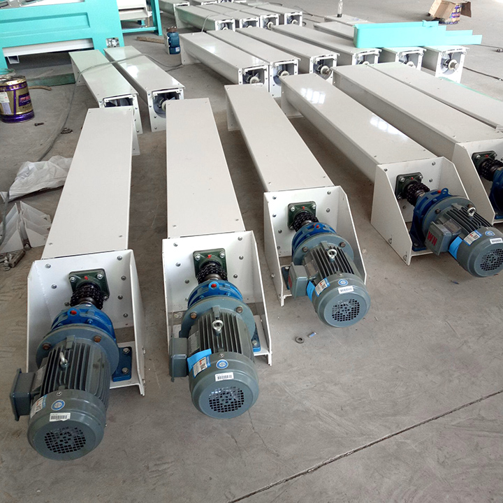 U型螺旋输送机的输送效率跟螺旋叶片的螺距、直径有关